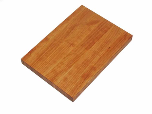 Cherry edge grain cutting board. Made in Canada by Bergeron Woodgrains