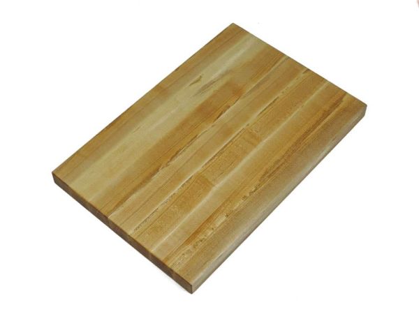 Maple edge grain cutting board. Made in Canada by Bergeron Woodgrains