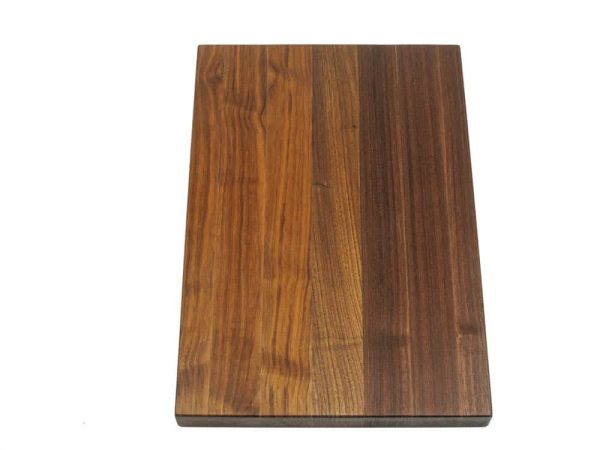 Walnut Edge grain cutting board. Canadian Made by Bergeron Woodgrains