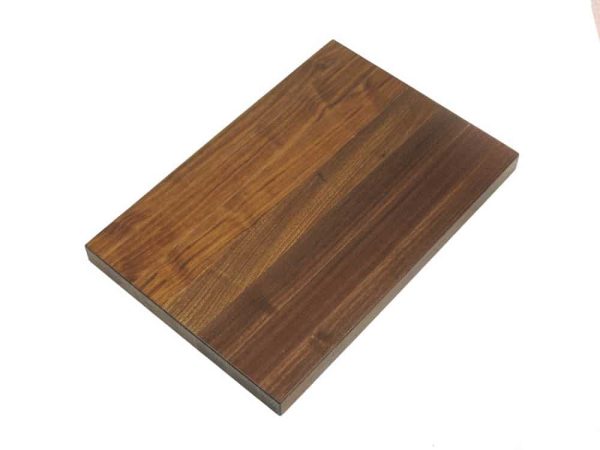 Walnut Edge grain cutting board. Canadian Made by Bergeron Woodgrains